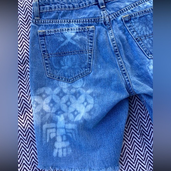 Upcycled vintage Tommy Hilfiger cut off denim shorts : OOAK dyed distressed : - Picture 15 of 16